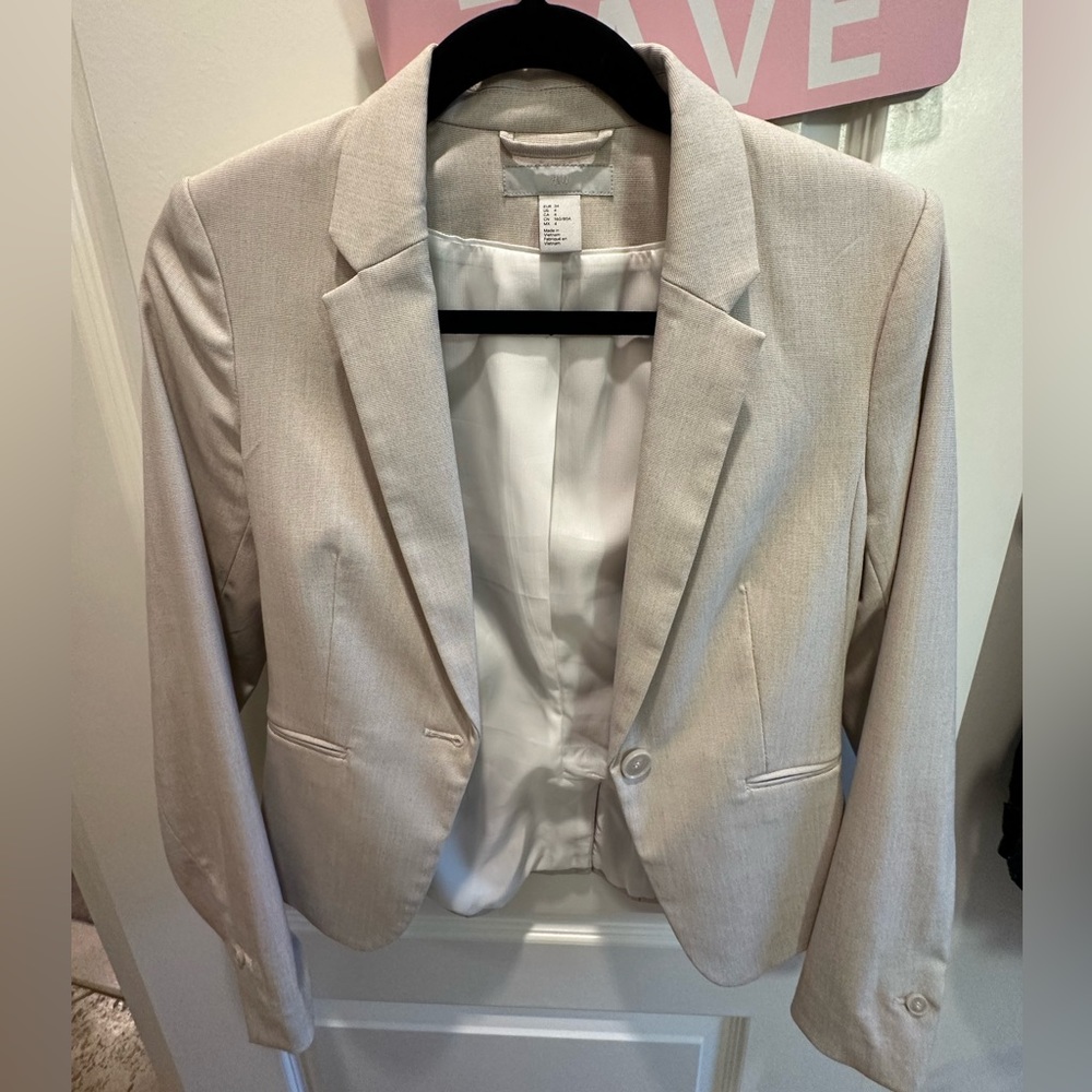 Like New H&M White Blazer size 34/4